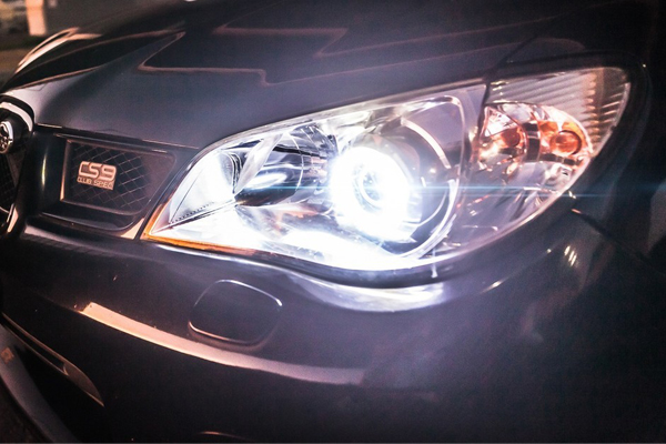 Ano ang mga LED headlight at Hid lights?